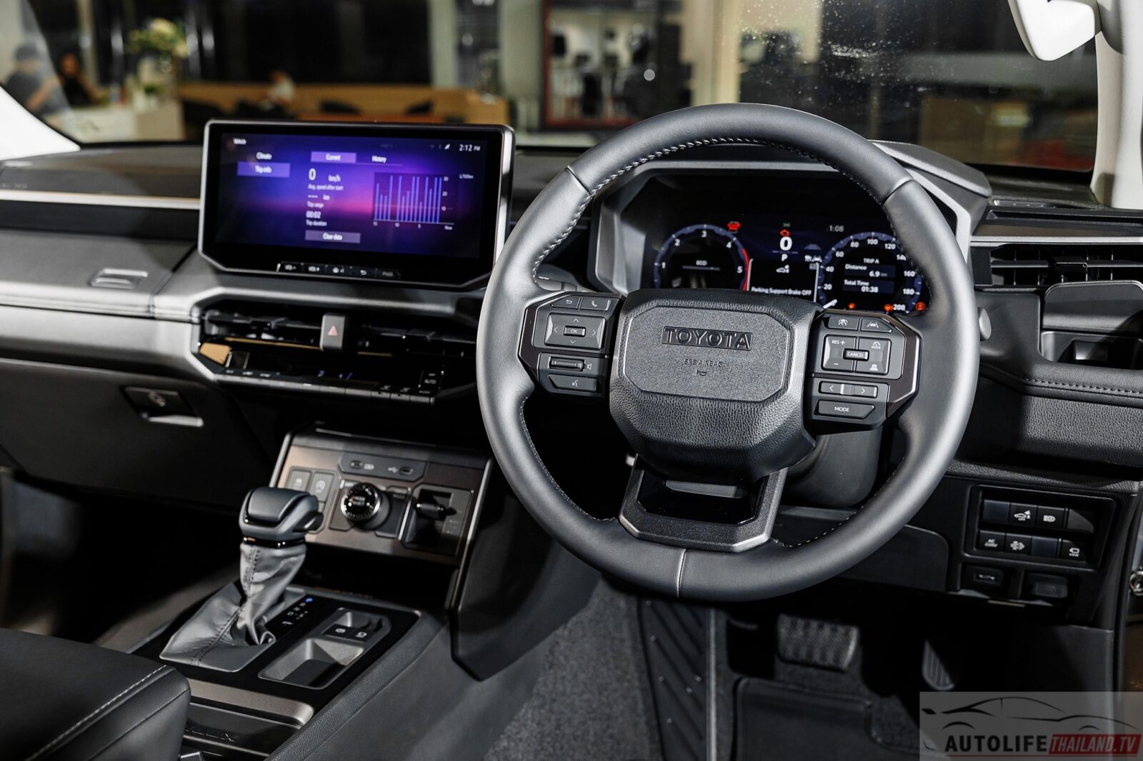 Toyota Hilux moi TRAVO OVERLAND 24 Toyota Hilux TRAVO OVERLAND chính thức ra mắt tại Thái Lan: Giá từ 895 triệu, thiết kế mạnh mẽ và trang bị công nghệ vượt trội