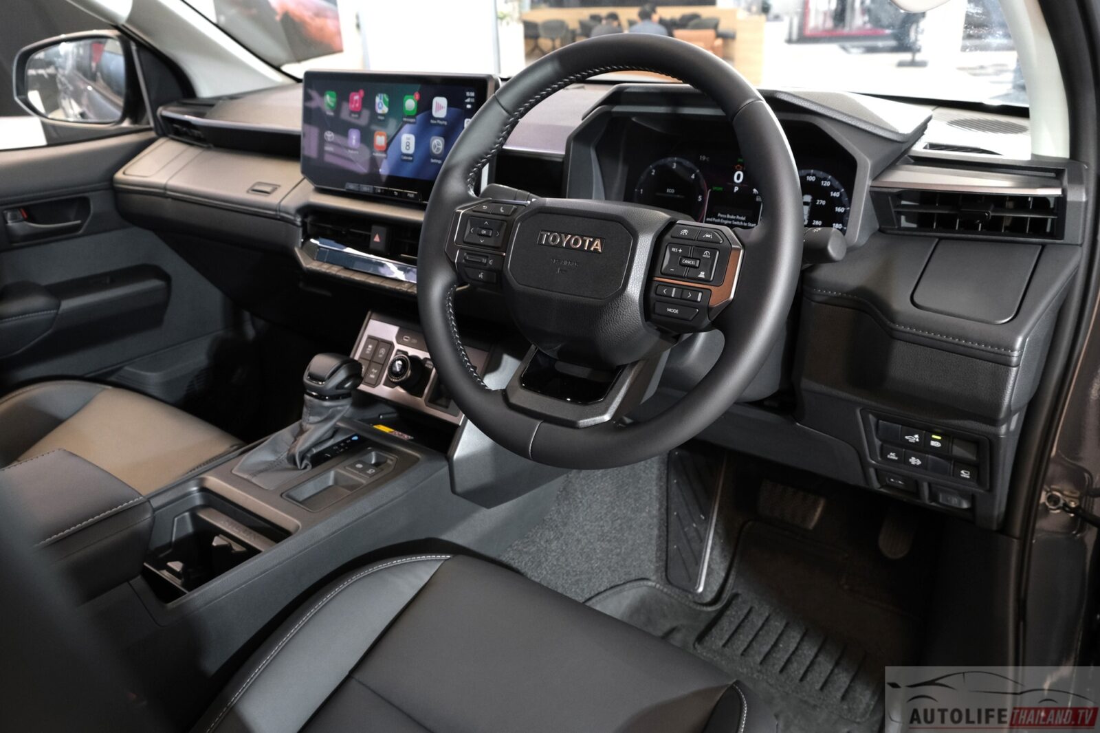 Toyota Hilux moi TRAVO OVERLAND 25 Toyota Hilux TRAVO OVERLAND chính thức ra mắt tại Thái Lan: Giá từ 895 triệu, thiết kế mạnh mẽ và trang bị công nghệ vượt trội